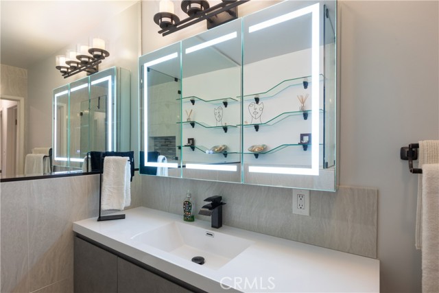 Detail Gallery Image 26 of 42 For 1404 E 1st St #5,  Long Beach,  CA 90802 - 2 Beds | 1 Baths