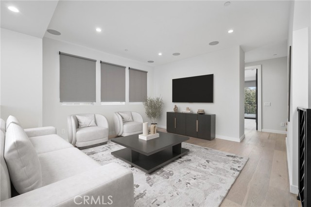 303 12th Street, Huntington Beach CA: https://media.crmls.org/medias/216503ca-688a-4b32-b969-434e09c6e945.jpg