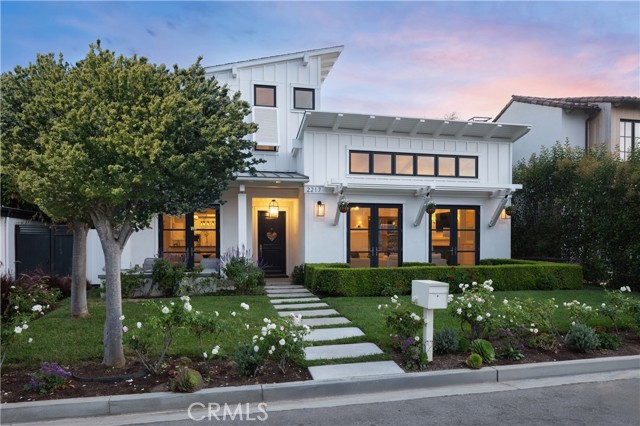 2217 Laurel Place, Newport Beach CA: https://media.crmls.org/medias/216579ad-30ad-4536-90ba-85227af592eb.jpg