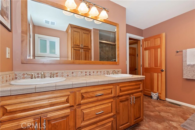 Detail Gallery Image 23 of 60 For 27276 Grizzly Ln, Lake Arrowhead,  CA 92352 - 4 Beds | 2 Baths