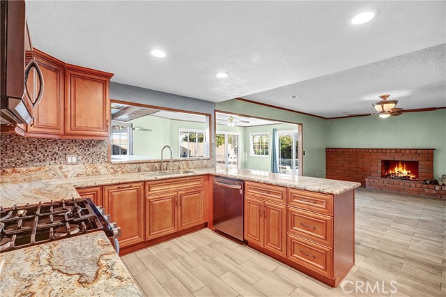 Detail Gallery Image 8 of 39 For 16802 Coral Reef Cir, Cerritos,  CA 90703 - 4 Beds | 4 Baths