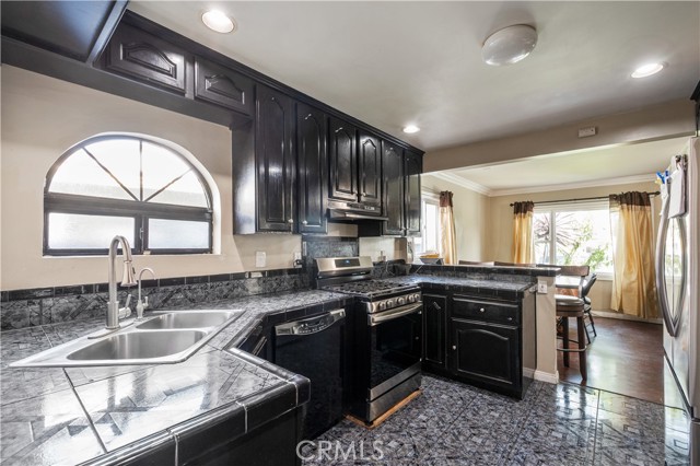 Detail Gallery Image 13 of 35 For 1037 S Tajauta, Compton,  CA 90220 - 4 Beds | 3 Baths