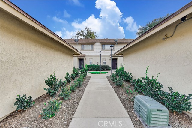 Detail Gallery Image 3 of 36 For 1031 S Palmetto Ave #A2,  Ontario,  CA 91762 - 2 Beds | 2 Baths