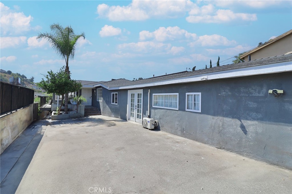 3514 Whiteside Street