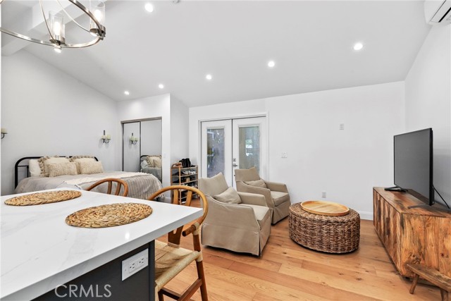 4855 Arcola Avenue, Toluca Lake CA: https://media.crmls.org/medias/2167ab57-bbbe-4b52-b99d-c46d82eba4c0.jpg
