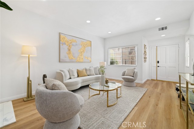Detail Gallery Image 4 of 36 For 6152 Rosemead Bld #C,  Temple City,  CA 91780 - 3 Beds | 2/1 Baths