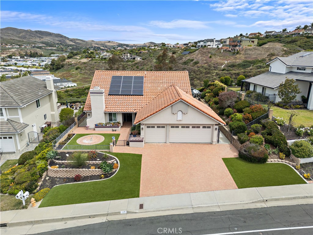 https://media.crmls.org/medias/2167f217-9b52-4d86-9a3b-e4ed4def721c.jpg?preset=X-Large
