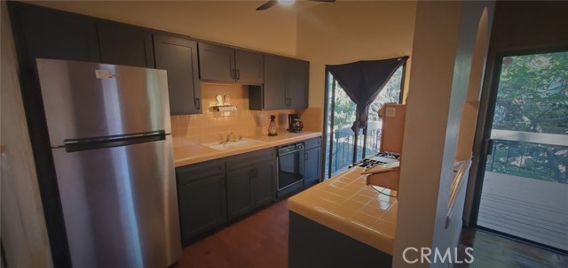 Detail Gallery Image 9 of 43 For 27821 Peninsula Dr. #330, Lake Arrowhead,  CA 92352 - 4 Beds | 2 Baths