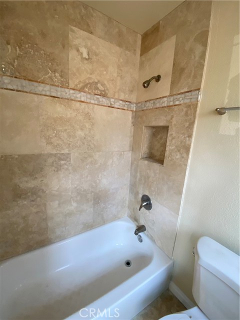 5507 S Manhattan Place, Los Angeles CA: https://media.crmls.org/medias/216965d8-2552-4d81-90b2-ef69e07d33f4.jpg