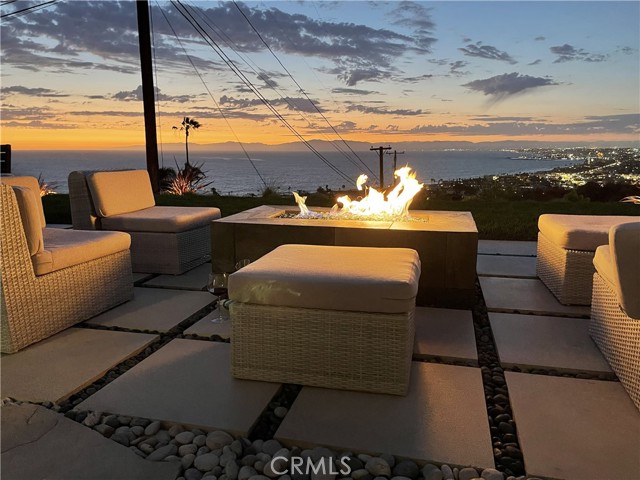 Detail Gallery Image 2 of 26 For 161 via Pasqual, Redondo Beach,  CA 90277 - 3 Beds | 2 Baths