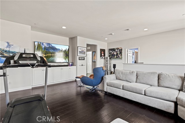 20556 Suzie Lane, Saugus CA: https://media.crmls.org/medias/216a1dcf-b321-4a96-a17c-8f81fc6d7145.jpg