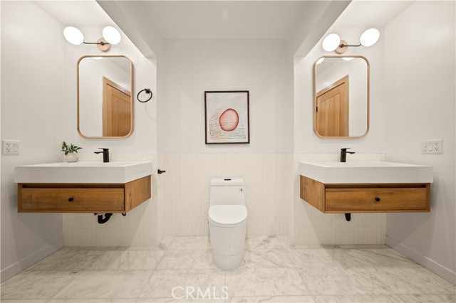 Detail Gallery Image 17 of 24 For 3947 Sumac Dr, Sherman Oaks,  CA 91403 - 4 Beds | 4/1 Baths