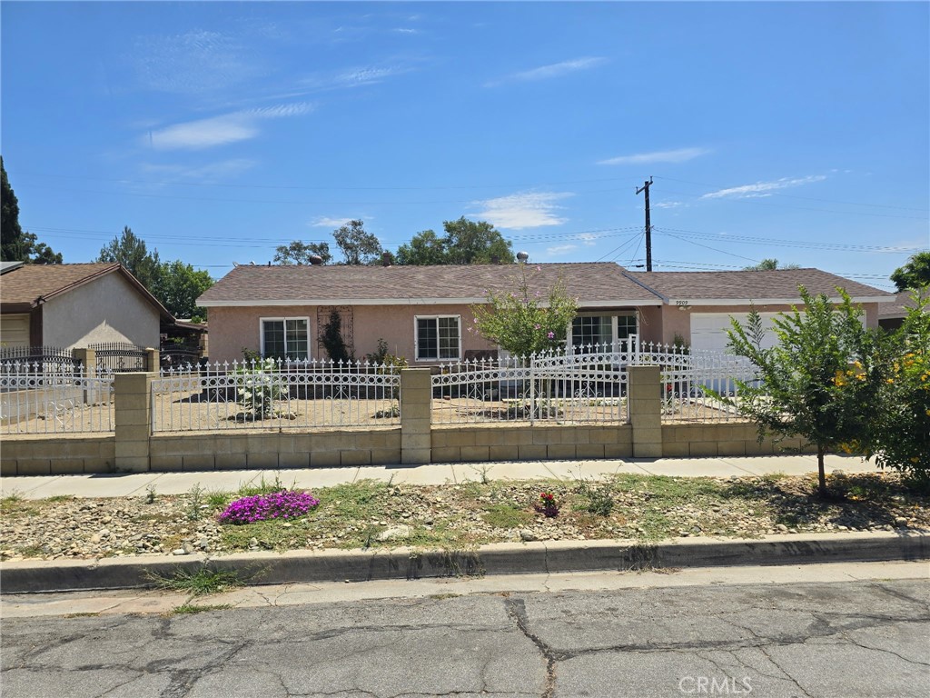 9909 Niagara Ave