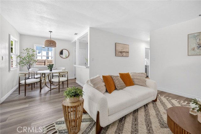 Detail Gallery Image 8 of 37 For 22647 Clarendon St, Woodland Hills,  CA 91367 - 3 Beds | 2 Baths