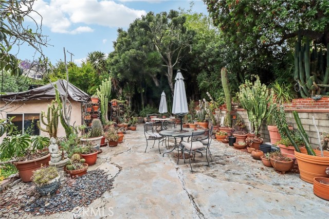 5603 Heatherdale Drive, Los Angeles CA: https://media.crmls.org/medias/216abdf9-0484-4a06-837b-ef361b0f75a9.jpg