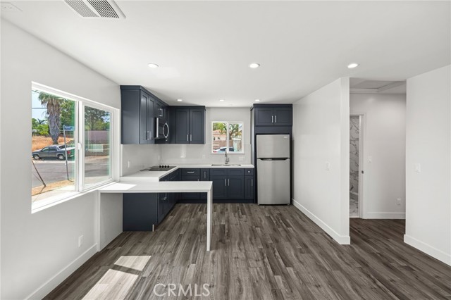 11062 Oneida Avenue, San Fernando CA: https://media.crmls.org/medias/216adcaa-80f9-4007-9fc2-5791b7f21f11.jpg