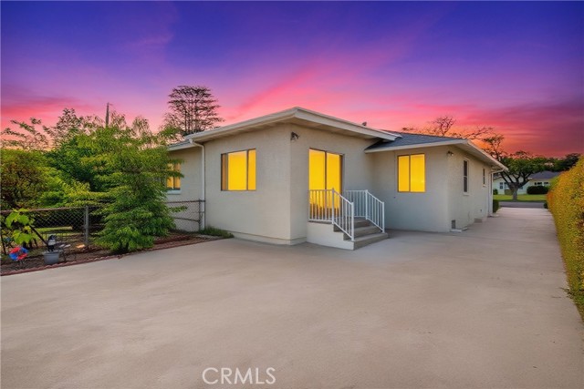 2030 Paloma Street, Pasadena CA: https://media.crmls.org/medias/216b02e1-a7b5-4417-8f82-feefe824bbc0.jpg