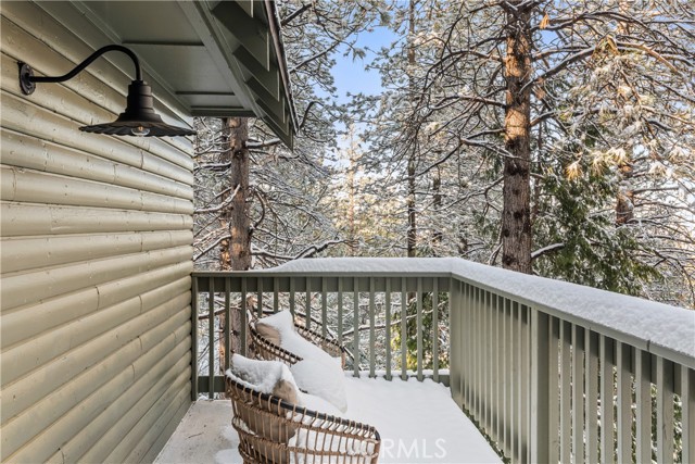 1149 Scenic Way, Rimforest CA: https://media.crmls.org/medias/216b28d0-2f49-42d5-a723-beeebf439e17.jpg