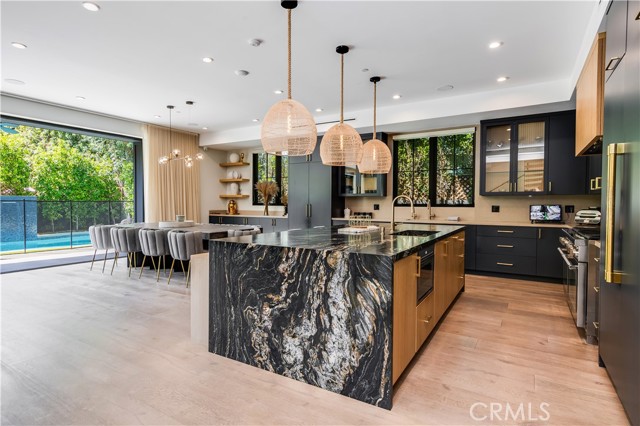 Detail Gallery Image 12 of 48 For 5517 Allott Ave, Sherman Oaks,  CA 91401 - 5 Beds | 6 Baths