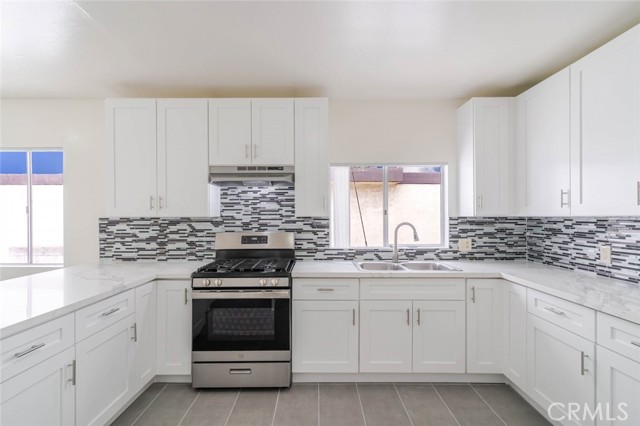 Detail Gallery Image 12 of 30 For 818 E Windsor Rd, Glendale,  CA 91205 - 3 Beds | 2 Baths