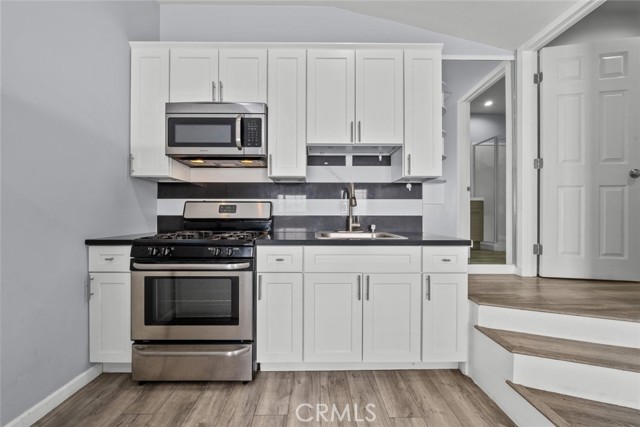 8447 Colbath Avenue, Panorama City CA: https://media.crmls.org/medias/216c4c92-7fdd-449e-b5e1-6244dba80fe8.jpg