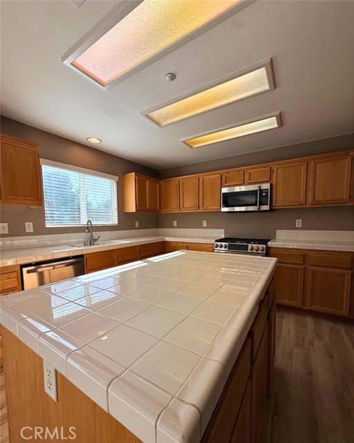 Detail Gallery Image 5 of 32 For 5741 Reagan, Fontana,  CA 92336 - 3 Beds | 2/1 Baths