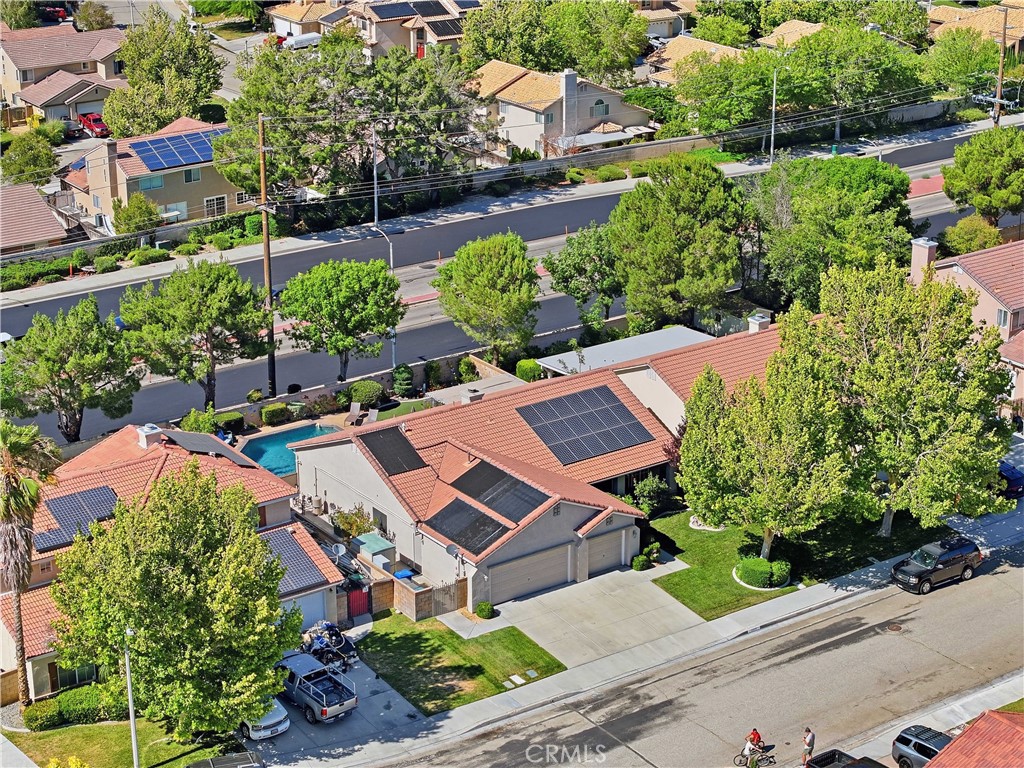 https://media.crmls.org/medias/216d20c6-b2e1-415c-a6fd-f057888bb8c1.jpg?preset=X-Large