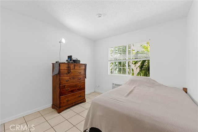 Detail Gallery Image 12 of 30 For 6043 Miles Ave, Huntington Park,  CA 90255 - 4 Beds | 3 Baths