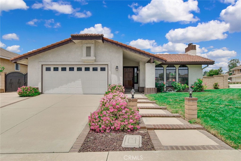 5697 Los Robles