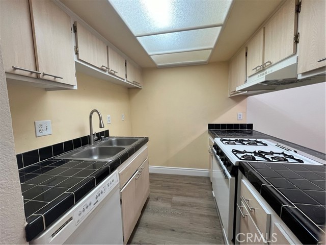 Detail Gallery Image 8 of 13 For 1168 E 10th St 103a,  Long Beach,  CA 90813 - 2 Beds | 2 Baths