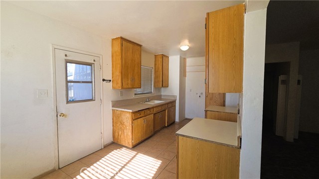 Detail Gallery Image 12 of 24 For 38992 Vineland, Cherry Valley,  CA 92223 - 6 Beds | 3 Baths