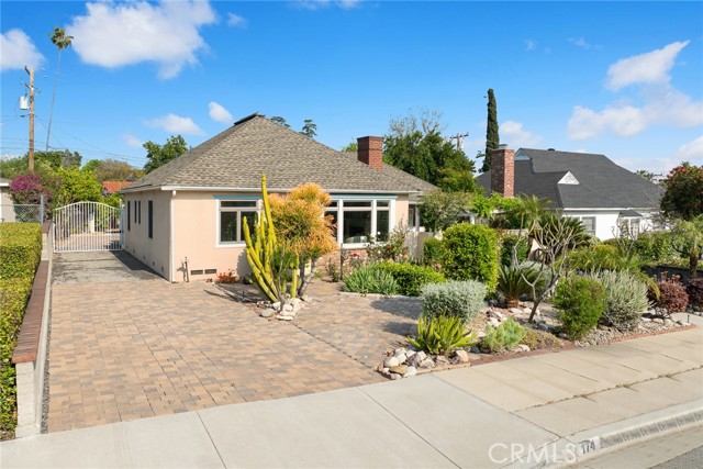 Detail Gallery Image 2 of 43 For 174 Acacia Ave, Monrovia,  CA 91016 - 3 Beds | 2 Baths