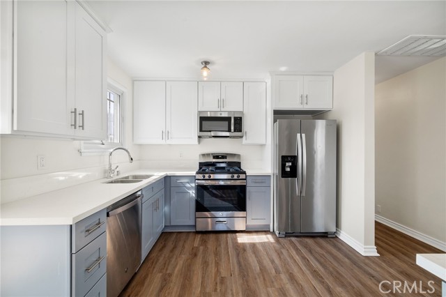 2109 N Dymond Street, Burbank CA: https://media.crmls.org/medias/2170bdc5-55bf-48b4-a33a-45a698985336.jpg