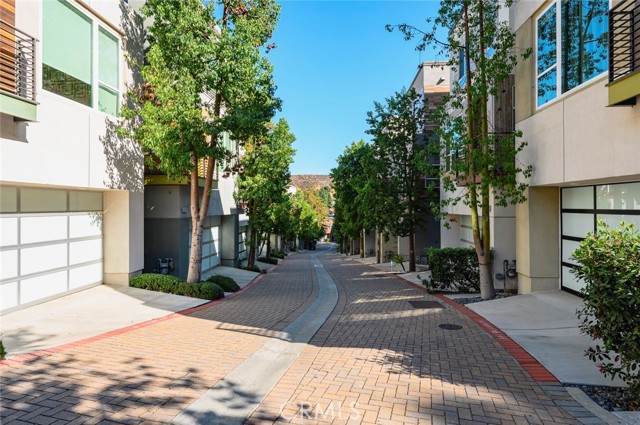 Detail Gallery Image 9 of 54 For 6745 Gill Way, Los Angeles,  CA 90068 - 3 Beds | 3/1 Baths