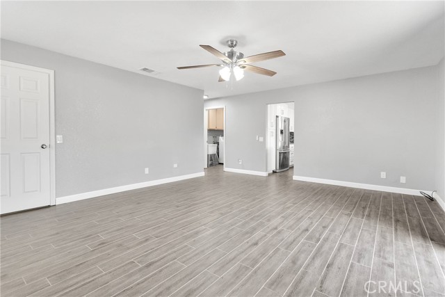 21978 Mojave Street, Apple Valley CA: https://media.crmls.org/medias/21718432-cefb-4ae3-840e-67182386336b.jpg