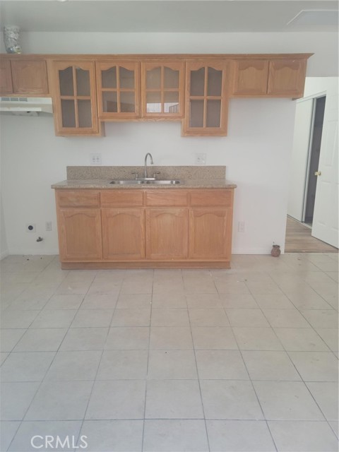 Detail Gallery Image 4 of 9 For 240 Linden Ave #F,  Long Beach,  CA 90802 - 1 Beds | 1 Baths