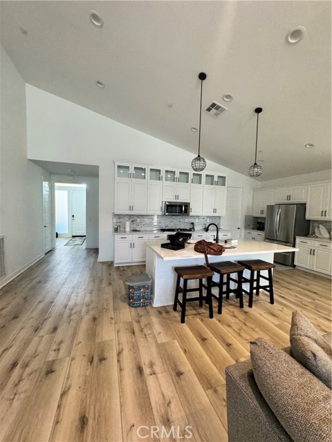 Detail Gallery Image 4 of 7 For 1524 Winding Sun Dr, Beaumont,  CA 92223 - 2 Beds | 2/1 Baths