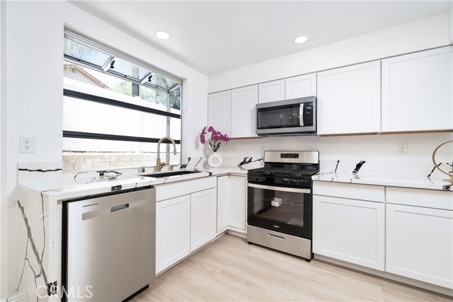 23760 Timber Bluff Court, Moreno Valley CA: https://media.crmls.org/medias/2172b85b-d403-49d1-940d-c7bd0a8d3aed.jpg