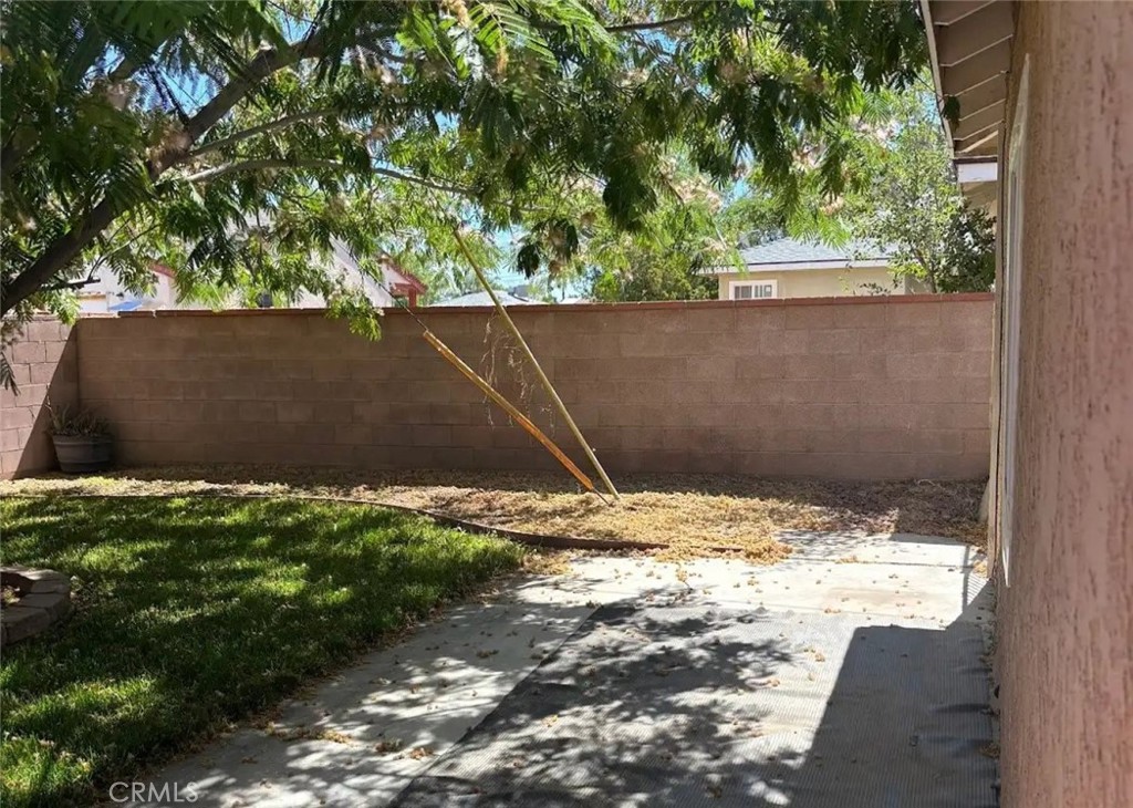 https://media.crmls.org/medias/2173410a-7725-4c2f-a81f-32c3aaa6e397.jpg?preset=X-Large
