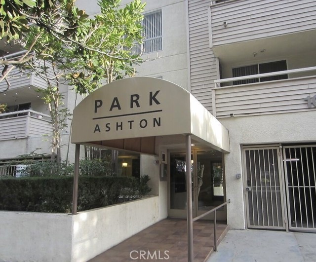 10960 ASHTON WAY, Los Angeles CA: https://media.crmls.org/medias/217361ed-874a-473e-8e6b-8570149d294c.jpg