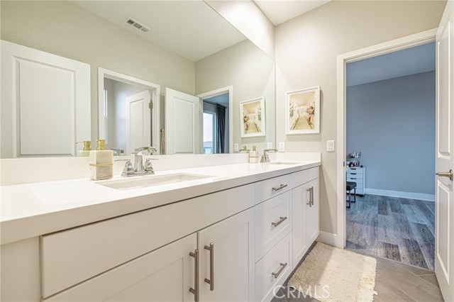 Detail Gallery Image 31 of 67 For 25035 Hidden Willow, Canyon Country,  CA 91387 - 5 Beds | 4 Baths