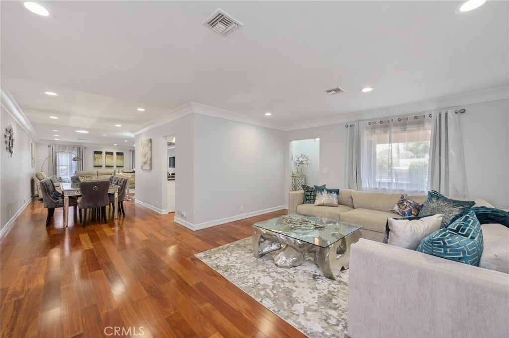 5345 Fallbrook Avenue