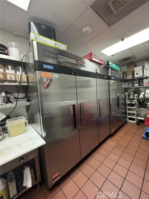 245 Pine Ave Avenue, Long Beach CA: https://media.crmls.org/medias/217464ce-dd81-491f-ac1e-f61bd4b05872.jpg