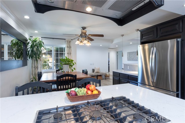 19922 Carmania Lane, Huntington Beach CA: https://media.crmls.org/medias/21752fd5-fbbf-4b86-9f4b-d0db7bf6177a.jpg