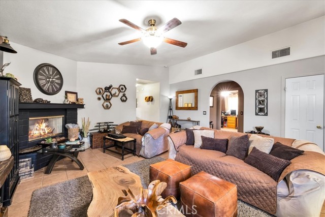 Detail Gallery Image 6 of 41 For 72130 Sunnyslope Dr, Twentynine Palms,  CA 92277 - 3 Beds | 2 Baths