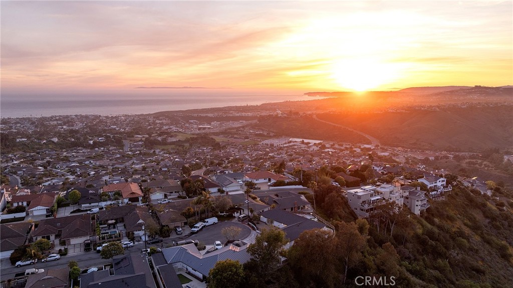https://media.crmls.org/medias/2175b643-f9ee-4523-8bf8-200a7bc71511.jpg?preset=X-Large