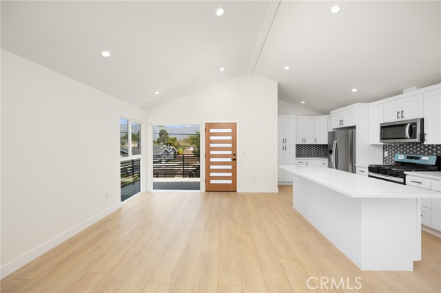 914 N Catalina Street, Burbank CA: https://media.crmls.org/medias/2176a91c-7a49-47f0-908f-aa4b61524916.jpg