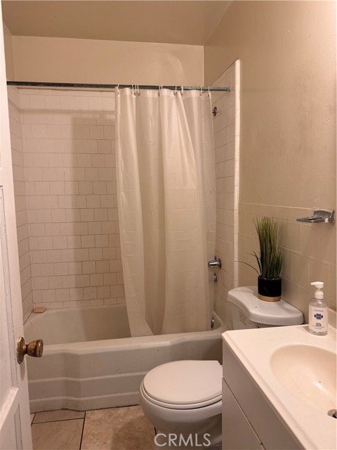 638 E 137th, Los Angeles CA: https://media.crmls.org/medias/2176bd05-bf8a-46cb-b3fe-ceaff61c0eab.jpg