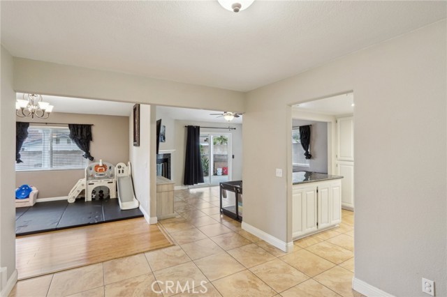 Detail Gallery Image 4 of 21 For 40646 Malibar Ave, Hemet,  CA 92544 - 2 Beds | 2 Baths