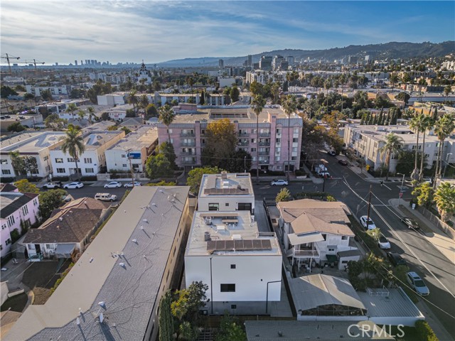 Detail Gallery Image 25 of 36 For 1342 Kingsley #1,  Los Angeles,  CA 90027 - 4 Beds | 4/1 Baths